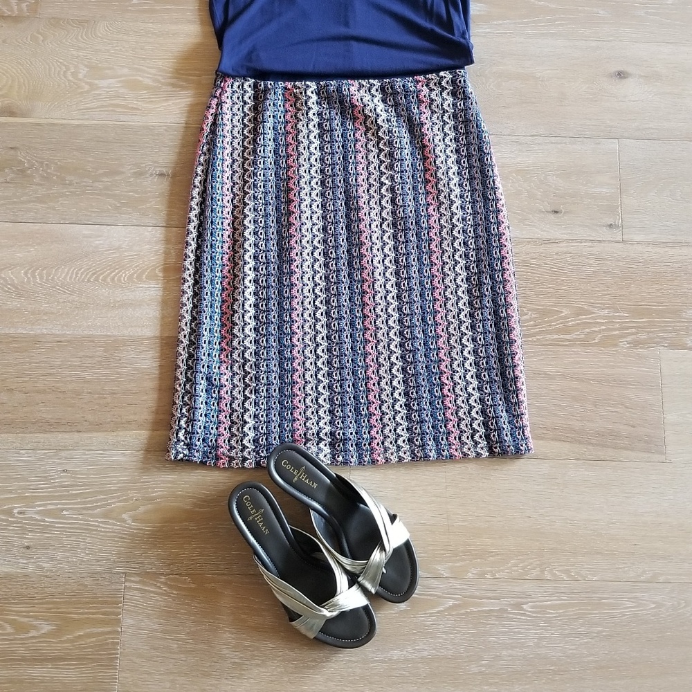 Le Lis Pencil Skirt Size Medium (NWT)